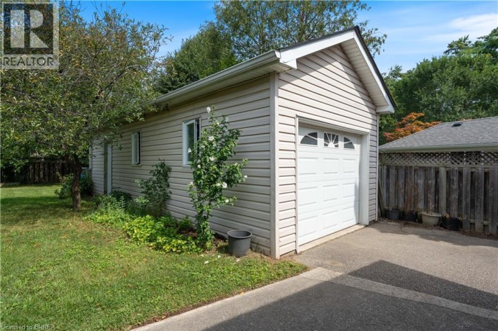 Photo 32 at 25 Wayne Drive, Fairview / Greenbrier, Brantford