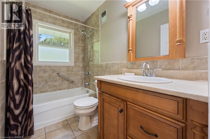 Photo 20 at 25 Wayne Drive, Fairview / Greenbrier, Brantford