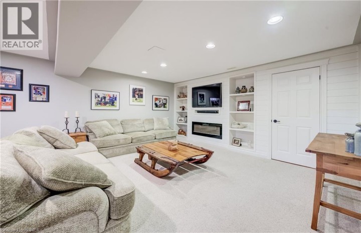 Photo 33 at 4 Lawren S Harris Drive, Northridge, Brantford