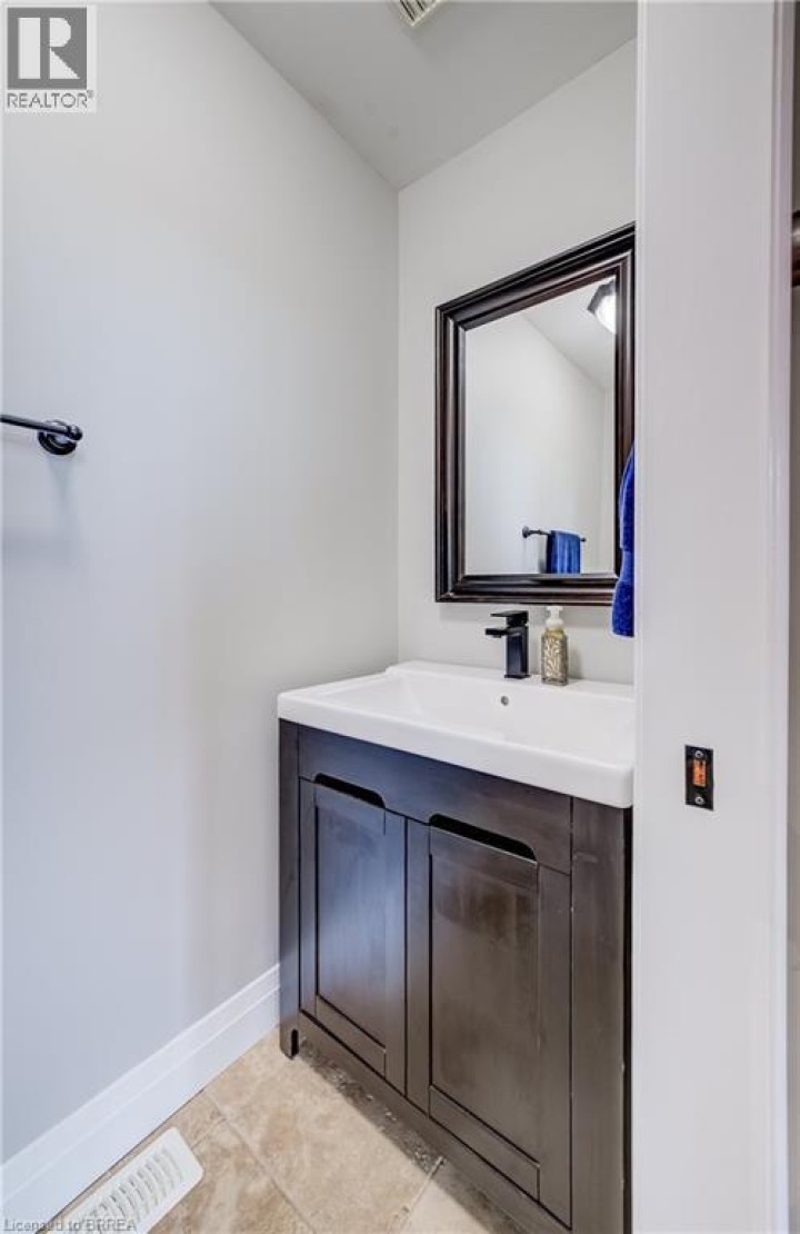Photo 25 at 4 Lawren S Harris Drive, Northridge, Brantford