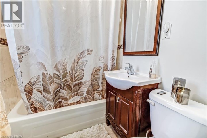 Photo 8 at 36 Alexander Drive, Holmedale, Brantford