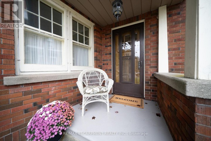 Photo 3 at 354 W West Street, Simcoe, Norfolk County