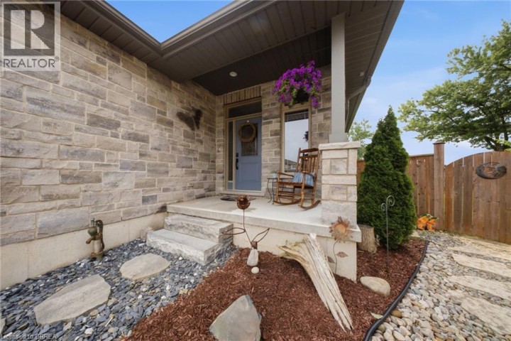 Photo 3 at 14 Ridgewood Court, Woodstock - North, Woodstock