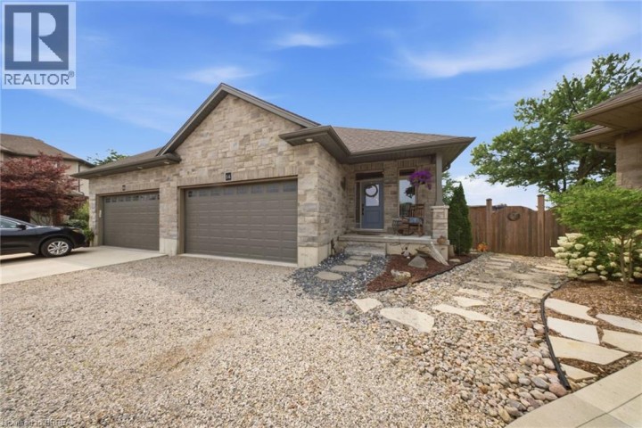 Photo 1 at 14 Ridgewood Court, Woodstock - North, Woodstock