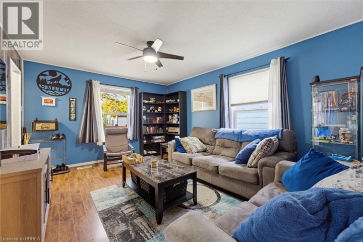 Photo 2 at 77 Eighth Avenue, Eagle Place East, Brantford