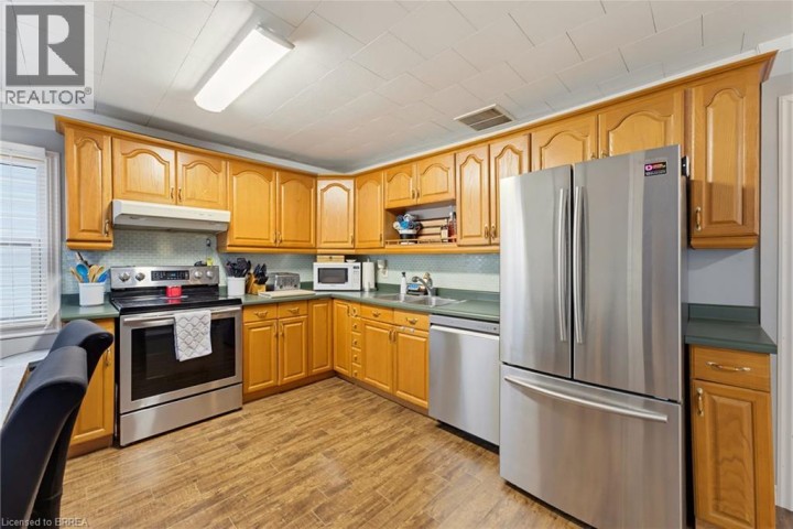 Photo 3 at 77 Eighth Avenue, Eagle Place East, Brantford