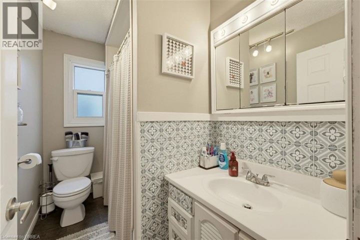 Photo 4 at 77 Eighth Avenue, Eagle Place East, Brantford