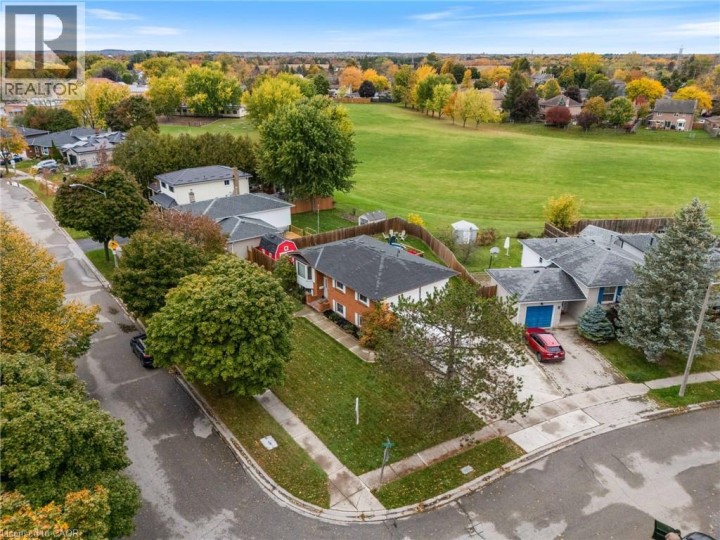 Photo 2 at 31 Gillin Road, Brantwood Park, Brantford
