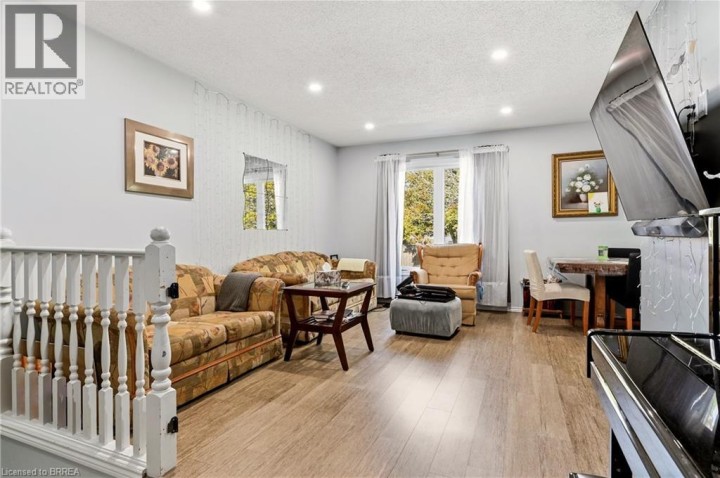 Photo 10 at 82 Beaver Crescent, Brantwood Park, Brantford