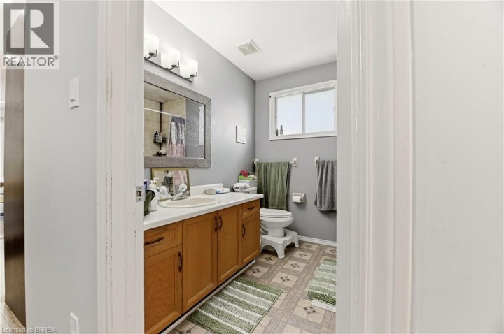 Photo 13 at 82 Beaver Crescent, Brantwood Park, Brantford