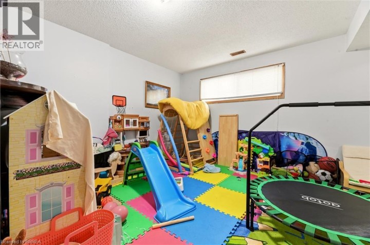 Photo 17 at 82 Beaver Crescent, Brantwood Park, Brantford