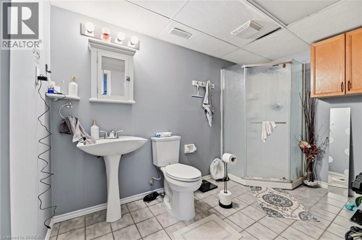Photo 20 at 82 Beaver Crescent, Brantwood Park, Brantford