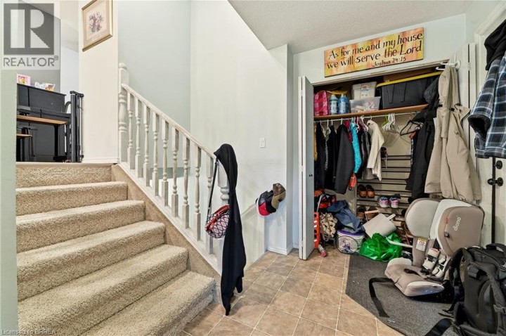 Photo 3 at 82 Beaver Crescent, Brantwood Park, Brantford