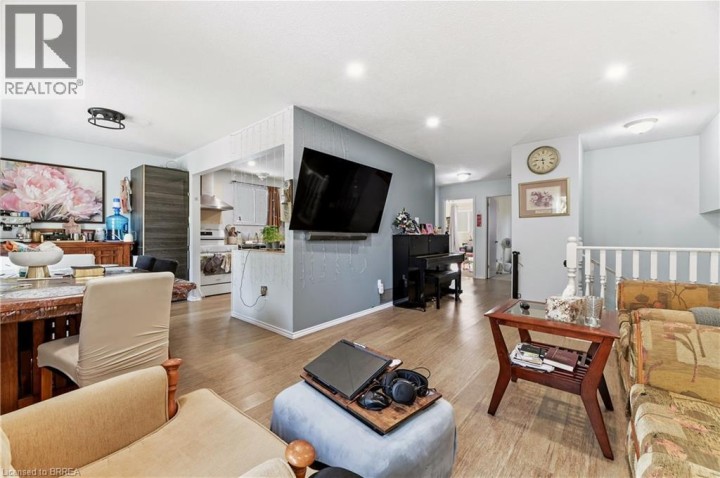 Photo 9 at 82 Beaver Crescent, Brantwood Park, Brantford