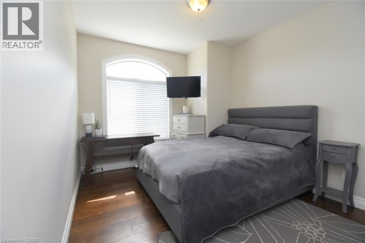 Photo 13 at 1 Ellington Place, Oakhill Dr, Brantford