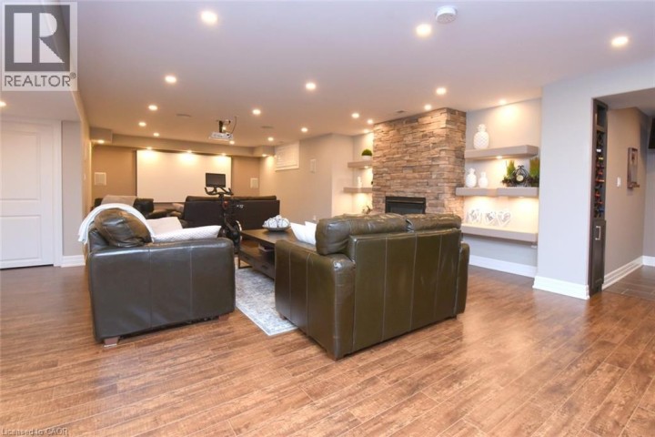 Photo 23 at 1 Ellington Place, Oakhill Dr, Brantford