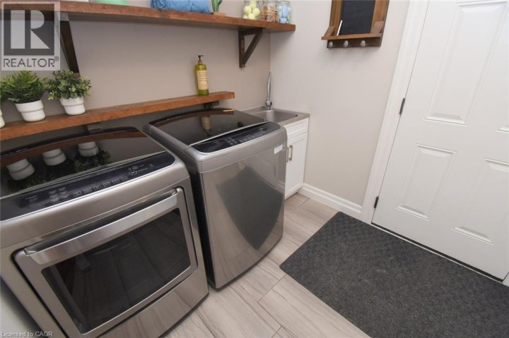 Photo 25 at 1 Ellington Place, Oakhill Dr, Brantford