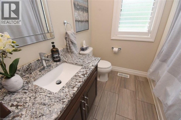 Photo 14 at 1 Ellington Place, Oakhill Dr, Brantford