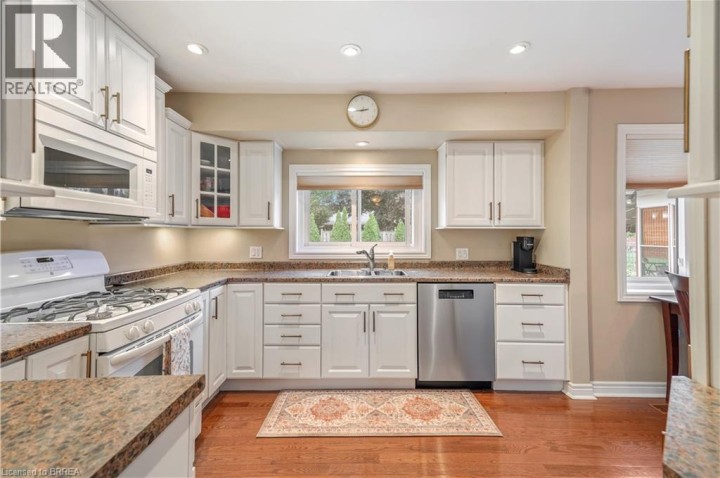Photo 13 at 25 Brier Crescent, Rosedale / Gable Height, Brantford