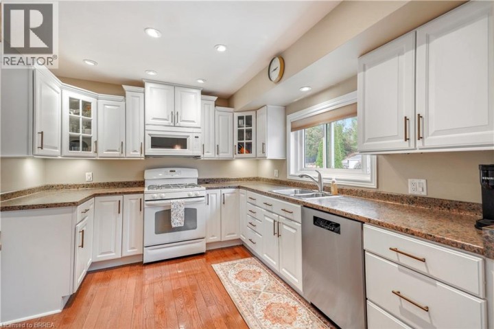 Photo 15 at 25 Brier Crescent, Rosedale / Gable Height, Brantford