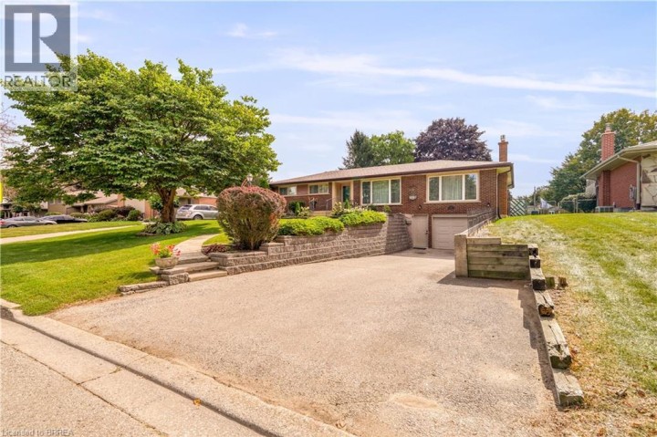 Photo 2 at 25 Brier Crescent, Rosedale / Gable Height, Brantford