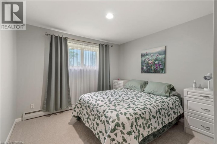 Photo 22 at 25 Brier Crescent, Rosedale / Gable Height, Brantford