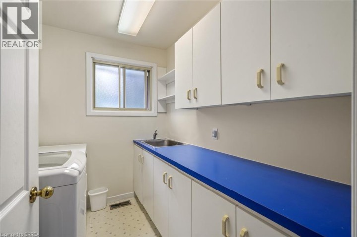 Photo 25 at 25 Brier Crescent, Rosedale / Gable Height, Brantford