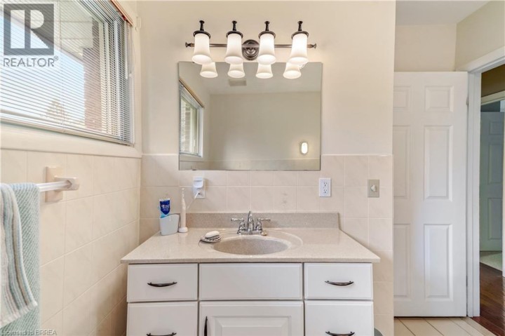 Photo 27 at 25 Brier Crescent, Rosedale / Gable Height, Brantford