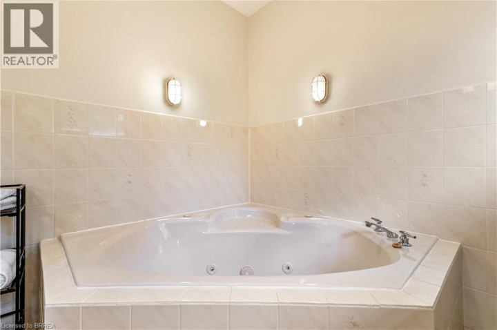 Photo 28 at 25 Brier Crescent, Rosedale / Gable Height, Brantford