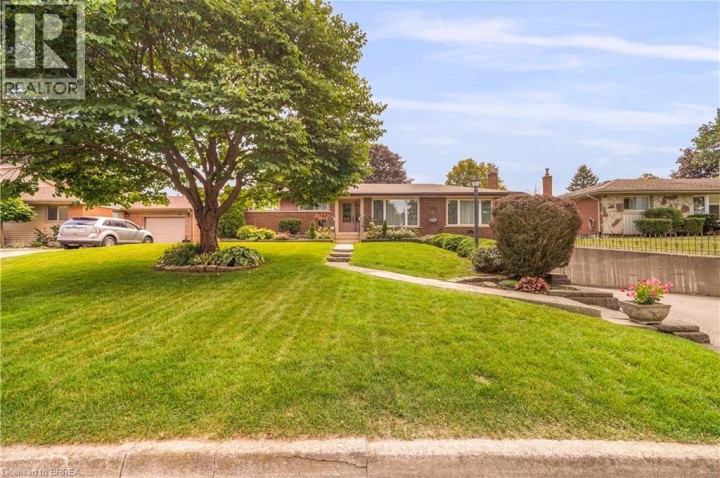 Photo 3 at 25 Brier Crescent, Rosedale / Gable Height, Brantford