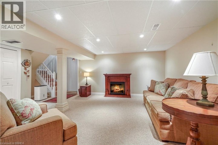 Photo 34 at 25 Brier Crescent, Rosedale / Gable Height, Brantford