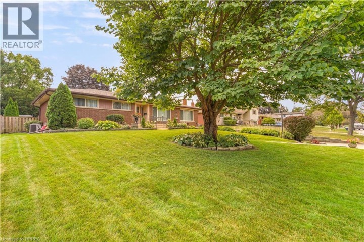 Photo 4 at 25 Brier Crescent, Rosedale / Gable Height, Brantford