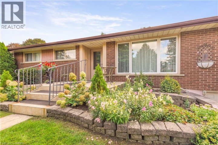 Photo 7 at 25 Brier Crescent, Rosedale / Gable Height, Brantford