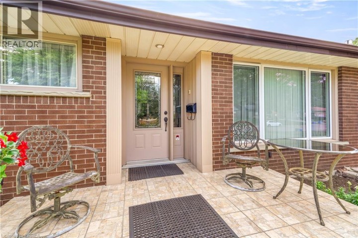 Photo 8 at 25 Brier Crescent, Rosedale / Gable Height, Brantford
