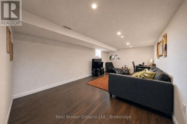 Photo 19 at 139 Superior Street, Brantford