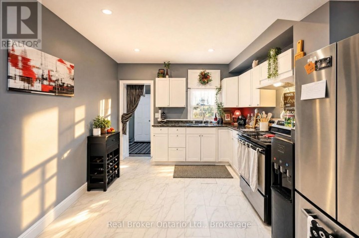 Photo 8 at 139 Superior Street, Brantford