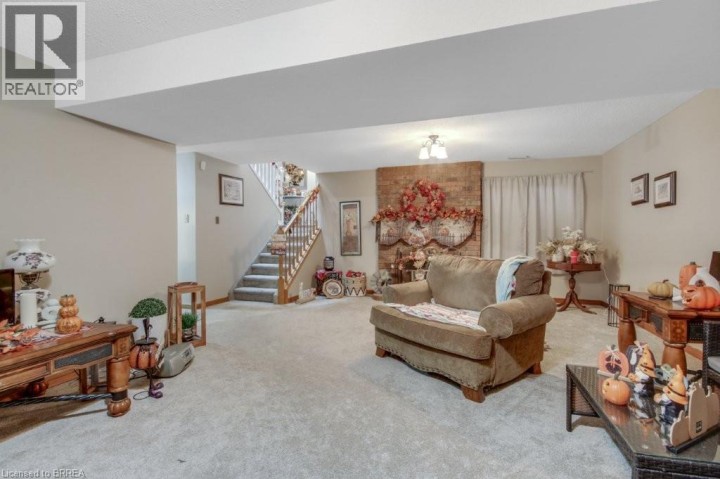 Photo 14 at 72 Lynden Hill Crescent, Lynden Hills, Brantford