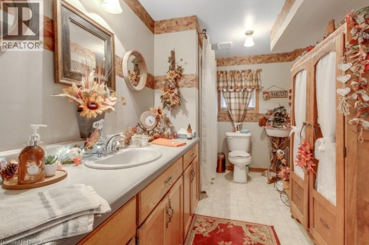 Photo 17 at 72 Lynden Hill Crescent, Lynden Hills, Brantford
