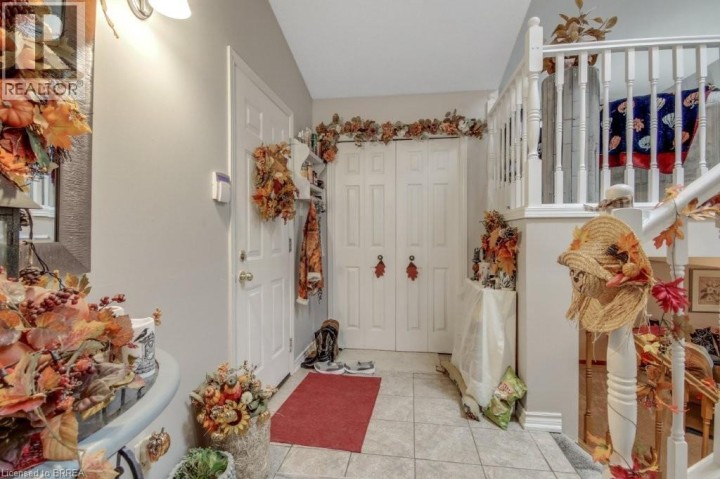 Photo 3 at 72 Lynden Hill Crescent, Lynden Hills, Brantford