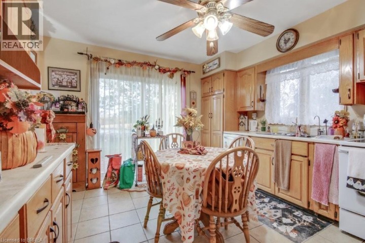 Photo 5 at 72 Lynden Hill Crescent, Lynden Hills, Brantford