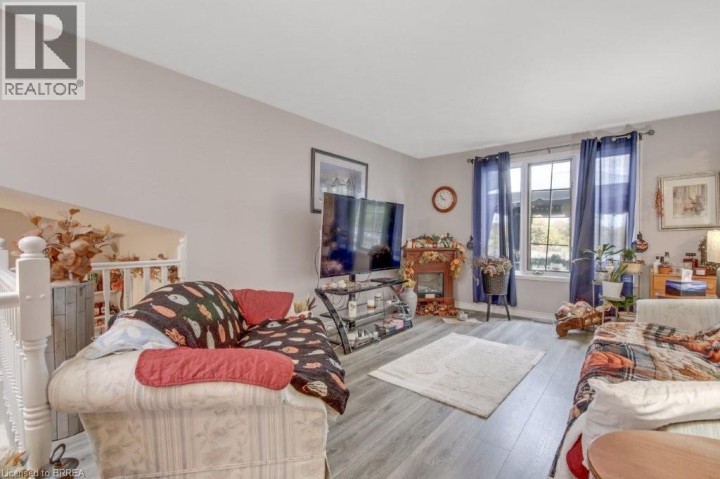 Photo 7 at 72 Lynden Hill Crescent, Lynden Hills, Brantford
