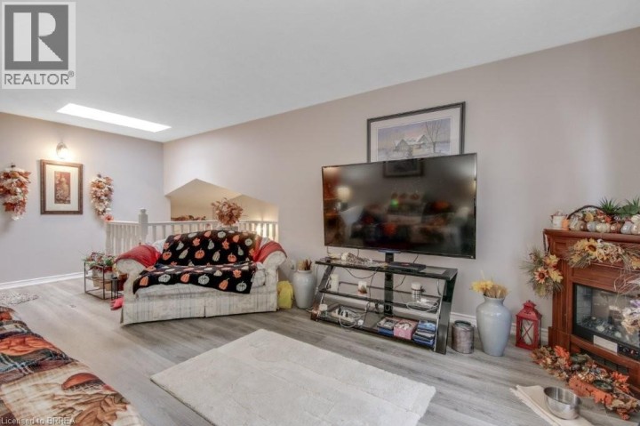 Photo 8 at 72 Lynden Hill Crescent, Lynden Hills, Brantford