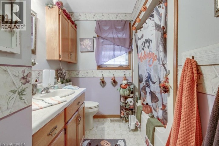 Photo 9 at 72 Lynden Hill Crescent, Lynden Hills, Brantford