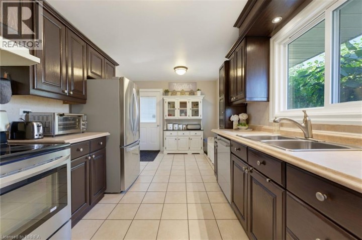 Photo 16 at 27 Brier Crescent, Brier Park, Brantford