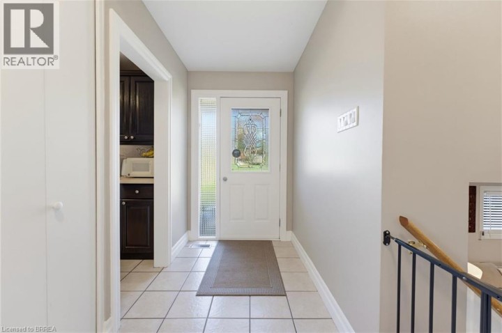 Photo 10 at 27 Brier Crescent, Brier Park, Brantford