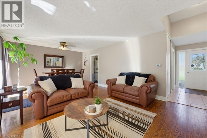Photo 11 at 27 Brier Crescent, Brier Park, Brantford
