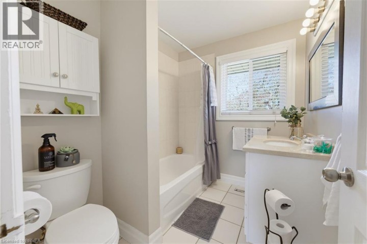Photo 23 at 27 Brier Crescent, Brier Park, Brantford
