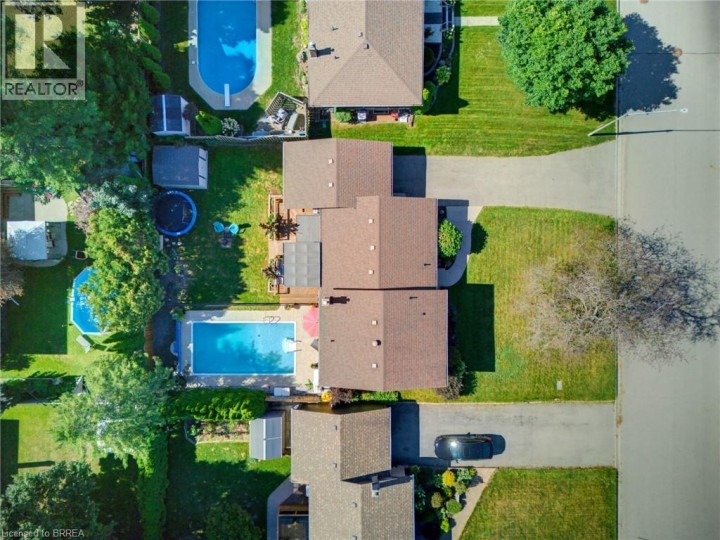 Photo 8 at 27 Brier Crescent, Brier Park, Brantford