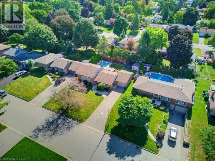 Photo 6 at 27 Brier Crescent, Brier Park, Brantford