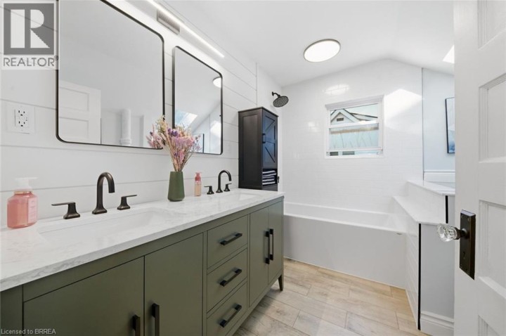 Photo 13 at 13 Forest Road, Echo Place, Brantford